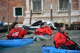 Tour en kayak por Venecia: rema por los canales desde un punto de vista único