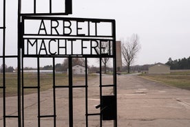 Excursão ao campo de concentração de Berlim e Sachsenhausen saindo de Warnemünde e do porto de Rostock