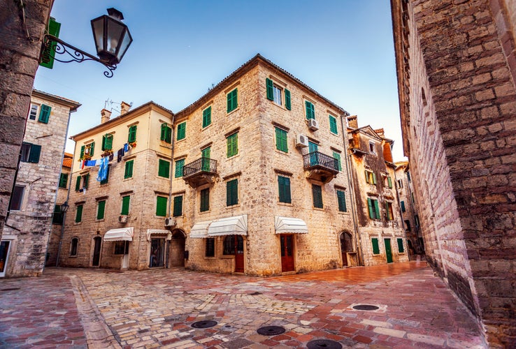 Photo of Attractive view of the cozy street in Kotor old town. Location place Boka Kotorska, Montenegro, Balkan peninsula, Adriatic sea, Europe. Image of tourist attraction. Discover the beauty of earth.