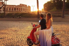 Tour in Vespa privato di Roma notturna