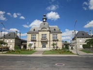 Voitures haut de gamme à louer à Saint-Pierre-des-Corps, en France