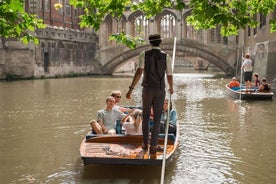 Privado | Cambridge Uni Walking Tour e Punting Tour liderado por ex-alunos