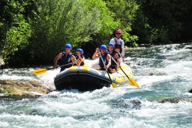 Rafting en petit groupe avec spéléologie et saut de falaise, photos et vidéos gratuites