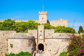 Rhodes Scavenger Hunt and Highlights Self-Guided City Tour