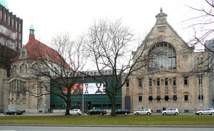 Photo of panorama of New City Hall in Hannover in a beautiful summer day, Germany.