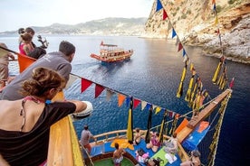 Viagem de barco pirata com tudo incluído em Alanya