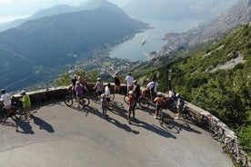 Descenso épico en bicicleta de 25 vueltas con ascenso panorámico en teleférico