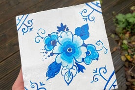 Creazione di souvenir privati in olandese Delft Blue dai Paesi Bassi