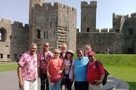 Lítill hópur Holyhead strandferð í Caernarfon kastala