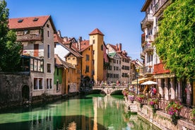 Guided tour of Annecy + Fondue cruise on the lake from Lyon