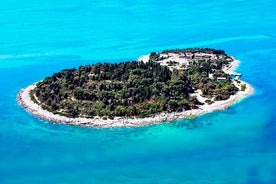 Sosta sulla crociera di un giorno sull'isola e nel parco nazionale con bevande a pranzo