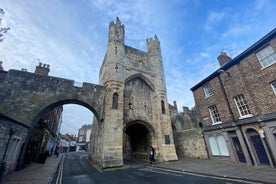 Tour privato a piedi delle mura medievali di York City