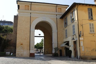 Porta Adriana