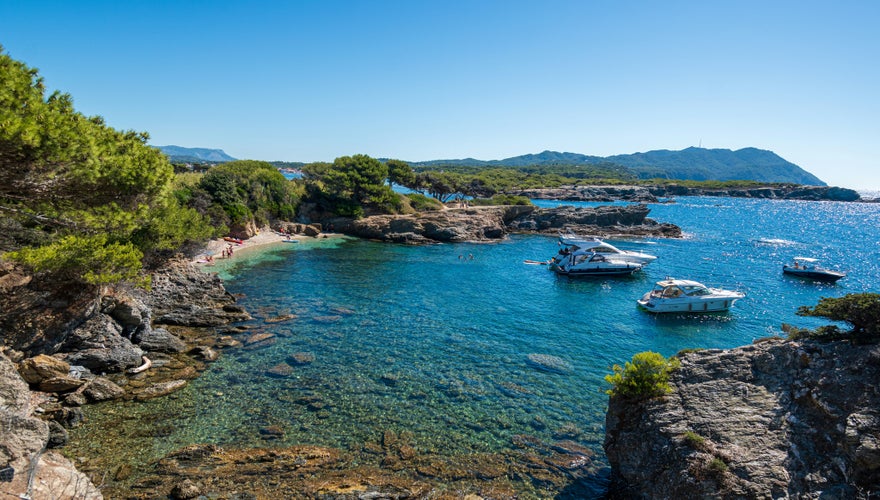  Six-Fours-les-Plages on the French.