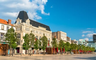 Photo of panoramic view of the city of Clermont-Ferrand with its cathedral, France.