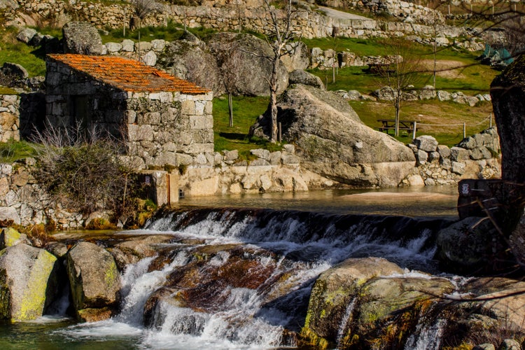 Sometimes referred to as town of wool and snow, Covilha is one of many beautiful and charming villages inside Serra da Estrela Natural Park, in center Portugal.