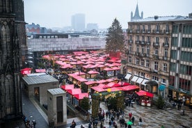 Tour privato a piedi del mercatino di Natale di Colonia con una guida professionale