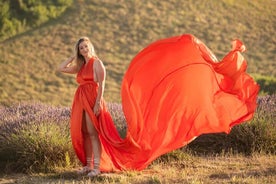 Sesión fotográfica privada con vestido volante en Toscana