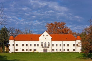 Lužnica Manor
