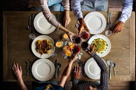 Caminata guiada privada con degustación de vino y comida en Coimbra