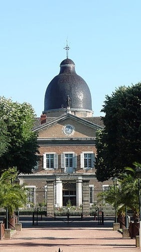 photo of view of The Hôtel-Dieu built in the 18th century by Melchior Munet, a student of Soufflot., Mâcon, France.