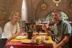 Esperienza di degustazione di vini a Firenze con tre tipi di vino toscano