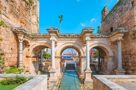 Stadstour door Antalya met watervallen, boottocht, kabelbaan (15 USD)