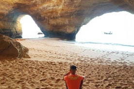 Excursión en kayak con clase de salsa en la cueva de Benagil por @StarToursAlgarve