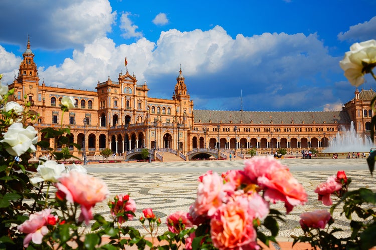 Plaza de España in Seville, Spain, with its iconic semi-circular design and central fountain..jpg