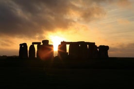 Excursión durante el solsticio de verano a Stonehenge desde Londres: Observación al amanecer o el atardecer