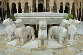 Guided and Private Walking Tour of Alhambra and Generalife in Granada