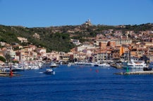 Cruceros turísticos en La Maddalena, en Italia