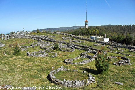  nas Ruínas da Cidade Velha de Santa Luzia.Portuga.