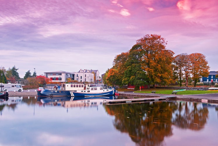 photo  of view of A scenic view of the calm coast in the Shannon town, Couty Leitrim, Ireland during sunset