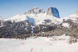 Skidsafari i Sellaronda med skidlärare åtföljande guide