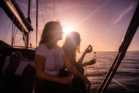 Paseo en barco al atardecer en el golfo de Nápoles