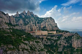 Montserrat halvdag med linbana och enkel vandring från Barcelona