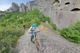 Excursão de mountain bike elétrica pelas trilhas de Meteora