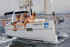 Active and Refreshing 1-Hour Sailing Tour in Barcelona