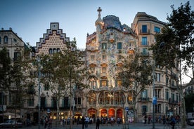 Barcelona, Gaudi, Tapa & Drink: Iconic Spanish Architecture