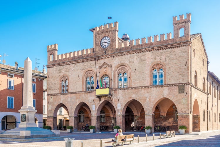 Photo of town hall and Garibaldi obelisk in Fidenza, Italy.