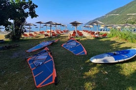 Erleben Sie Windsurf-Privatunterricht in Vasiliki