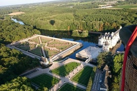 从昂布瓦斯 (Amboise) 或舍农索 (Chenonceau) 乘坐热气球飞越卢瓦尔河谷