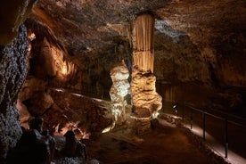 Postojna-grot en kasteel Predjama - excursies aan wal vanuit Triëst