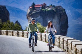 Excursão matinal de bicicleta elétrica pelo mosteiro