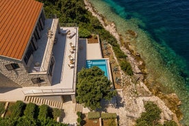 Pacote combinado de villa de luxo e iate na Croácia na ilha de Korcula