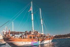 Sliema: Sailboat Party with an Open Bar, Food, and Swimming