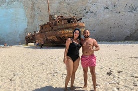 Zakynthos: naufragio temprano en la mañana, cuevas azules y mirador en grupo pequeño