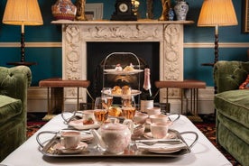 Royal London Walking Tour with High Tea at Kensington Palace