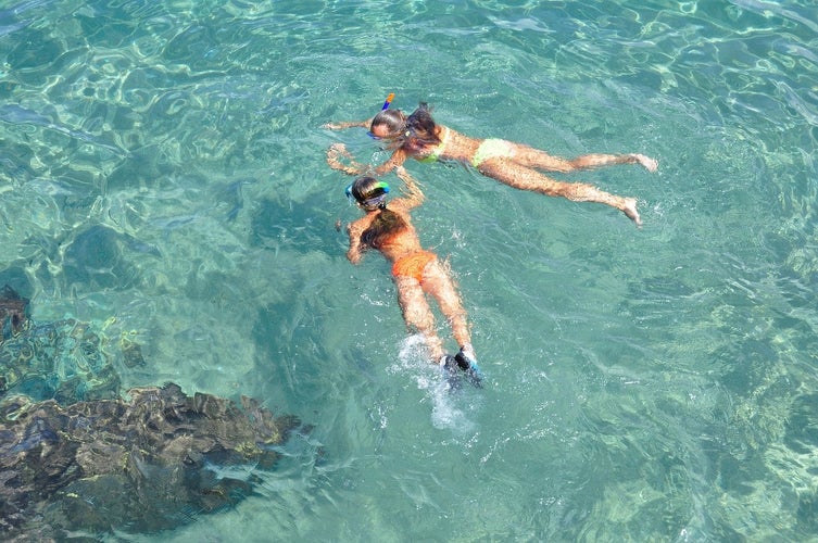 snorkeling-1551757_1280.jpg